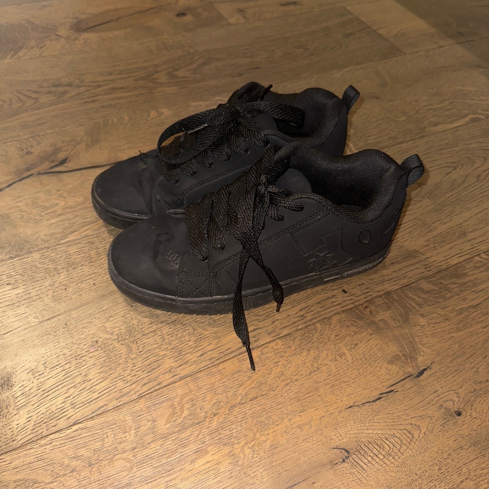 DC skater shoes